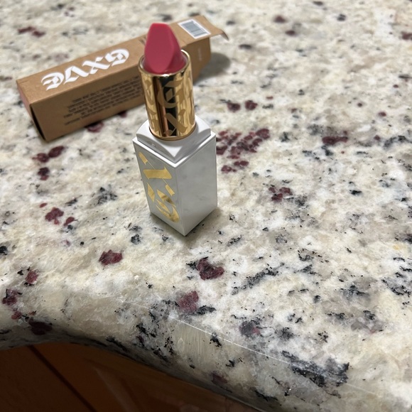 Spark the fire plumping lip balm - Picture 4 of 4